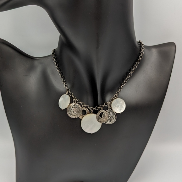 Beautiful Silpada Sterling 925 Mother of Pearl Discs/Pendants Necklace - Picture 2 of 13